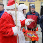 6.12.2016 Kielce. Choinka na Rynku rozbłysnęła tysiącem światełek. / Wojciech Habdas / Radio Kielce
