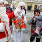 6.12.2016 Kielce. Choinka na Rynku rozbłysnęła tysiącem światełek. / Wojciech Habdas / Radio Kielce