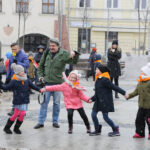 6.12.2016 Kielce. Choinka na Rynku rozbłysnęła tysiącem światełek. / Wojciech Habdas / Radio Kielce