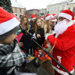 6.12.2016 Kielce. Choinka na Rynku rozbłysnęła tysiącem światełek. / Wojciech Habdas / Radio Kielce