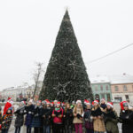 6.12.2016 Kielce. Choinka na Rynku rozbłysnęła tysiącem światełek. / Wojciech Habdas / Radio Kielce