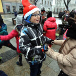 6.12.2016 Kielce. Choinka na Rynku rozbłysnęła tysiącem światełek. / Wojciech Habdas / Radio Kielce