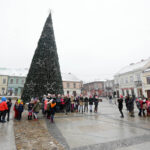 6.12.2016 Kielce. Choinka na Rynku rozbłysnęła tysiącem światełek. / Wojciech Habdas / Radio Kielce