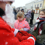 6.12.2016 Kielce. Choinka na Rynku rozbłysnęła tysiącem światełek. / Wojciech Habdas / Radio Kielce