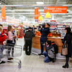 8.12.2016 Kielce. Radio Kielce i TVP3 Kielce włączyły się w akcję "Szlachetna Paczka" / Wojciech Habdas / Radio Kielce