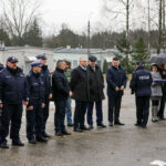 9.2.2016 Kielce. Policjanci otrzymali nowe radiowozy. Uroczystość odbyła się na terenie Wydziału Ruchu Drogowego. Komendy Miejskiej Policji przy ul. Kusocińskiego. / Wojciech Habdas / Radio Kielce