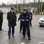 9.2.2016 Kielce. Policjanci otrzymali nowe radiowozy. Uroczystość odbyła się na terenie Wydziału Ruchu Drogowego. Komendy Miejskiej Policji przy ul. Kusocińskiego. / Wojciech Habdas / Radio Kielce