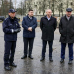 9.2.2016 Kielce. Policjanci otrzymali nowe radiowozy. Uroczystość odbyła się na terenie Wydziału Ruchu Drogowego. Komendy Miejskiej Policji przy ul. Kusocińskiego. / Wojciech Habdas / Radio Kielce