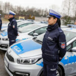 9.2.2016 Kielce. Policjanci otrzymali nowe radiowozy. Uroczystość odbyła się na terenie Wydziału Ruchu Drogowego. Komendy Miejskiej Policji przy ul. Kusocińskiego. / Wojciech Habdas / Radio Kielce