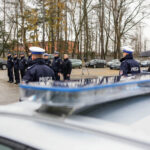 9.2.2016 Kielce. Policjanci otrzymali nowe radiowozy. Uroczystość odbyła się na terenie Wydziału Ruchu Drogowego. Komendy Miejskiej Policji przy ul. Kusocińskiego. / Wojciech Habdas / Radio Kielce