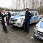 9.2.2016 Kielce. Policjanci otrzymali nowe radiowozy. Uroczystość odbyła się na terenie Wydziału Ruchu Drogowego. Komendy Miejskiej Policji przy ul. Kusocińskiego. / Wojciech Habdas / Radio Kielce