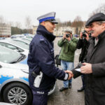 9.2.2016 Kielce. Policjanci otrzymali nowe radiowozy. Uroczystość odbyła się na terenie Wydziału Ruchu Drogowego. Komendy Miejskiej Policji przy ul. Kusocińskiego. / Wojciech Habdas / Radio Kielce
