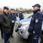 9.2.2016 Kielce. Policjanci otrzymali nowe radiowozy. Uroczystość odbyła się na terenie Wydziału Ruchu Drogowego. Komendy Miejskiej Policji przy ul. Kusocińskiego. / Wojciech Habdas / Radio Kielce