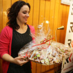 13.12.2016 Kielce. Finał drugiego dnia akcji "Choinka pod choinkę"!. W studiu Marek Bronkowski, burmistrz Sandomierza i młodzież z Siemachy. / Wojciech Habdas / Radio Kielce