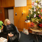 15.12.2016 Kielce. Finał czwartego dnia akcji "Choinka pod choinkę". Choinka z Ostrowca Świętokrzyskiego została sprzedana za 3500 zł. / Wojciech Habdas / Radio Kielce