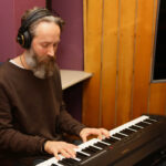 15.12.2016 Kielce. Finał czwartego dnia akcji "Choinka pod choinkę". Choinka z Ostrowca Świętokrzyskiego została sprzedana za 3500 zł. / Wojciech Habdas / Radio Kielce