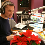 15.12.2016 Kielce. Finał czwartego dnia akcji "Choinka pod choinkę". Choinka z Ostrowca Świętokrzyskiego została sprzedana za 3500 zł. / Wojciech Habdas / Radio Kielce