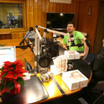 15.12.2016 Kielce. Finał czwartego dnia akcji "Choinka pod choinkę". Choinka z Ostrowca Świętokrzyskiego została sprzedana za 3500 zł. / Wojciech Habdas / Radio Kielce