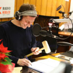 15.12.2016 Kielce. Finał czwartego dnia akcji "Choinka pod choinkę". Choinka z Ostrowca Świętokrzyskiego została sprzedana za 3500 zł. / Wojciech Habdas / Radio Kielce