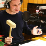 15.12.2016 Kielce. Finał czwartego dnia akcji "Choinka pod choinkę". Choinka z Ostrowca Świętokrzyskiego została sprzedana za 3500 zł. / Wojciech Habdas / Radio Kielce