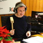 15.12.2016 Kielce. Finał czwartego dnia akcji "Choinka pod choinkę". Choinka z Ostrowca Świętokrzyskiego została sprzedana za 3500 zł. / Wojciech Habdas / Radio Kielce