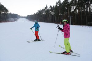 Stok na kieleckim Stadionie otwarty dla narciarzy (17 grudnia 2016 r.) / Wojciech Habdas / Radio Kielce