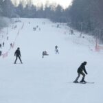 Stok na kieleckim Stadionie otwarty dla narciarzy (17 grudnia 2016 r.) / Wojciech Habdas / Radio Kielce