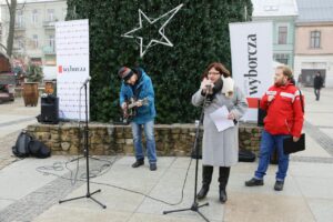 20.12.2016 Kielce. Wspólne kolędowanie na Rynku / Wojciech Habdas / Radio Kielce