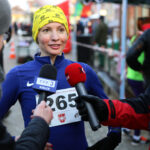 30.12.2016 Szydłów. 37 Międzynarodowe Uliczne Biegi Sylwestrowe. Bieg główny - seniorki i seniorzy. Zwyciężczyni - Olga Kotowska. / Wojciech Habdas / Radio Kielce