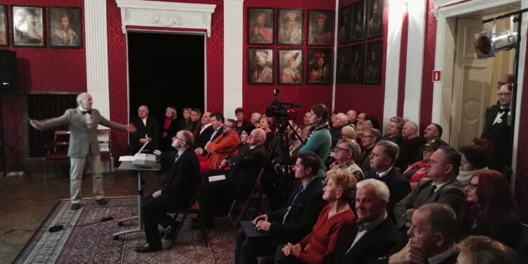 Jubileusz ostrowieckiego stowarzyszenia - Radio Kielce Jubileusz 50-lecia istnienia Towarzystwa Przyjaciół Ziemi Ostrowieckiej (26 stycznia 2017 r) / Kalina Łabuz / Radio Kielce
