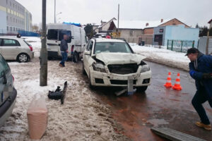 14.1.2017 Kielce. Kolizja czterech samochodów na ul. Leszczyńskiej. / Wojciech Habdas / Radio Kielce