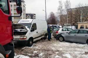 14.1.2017 Kielce. Kolizja czterech samochodów na ul. Leszczyńskiej. / Wojciech Habdas / Radio Kielce