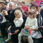 20.1.2017 Masłów. Zespół Szkół im. Jana Pawła II, przedstawienie dla babć i dziadków, ostrzegające przed próbami wyłudzeń metodą "na wnuczka". / Wojciech Habdas / Radio Kielce