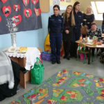 20.1.2017 Masłów. Zespół Szkół im. Jana Pawła II, przedstawienie dla babć i dziadków, ostrzegające przed próbami wyłudzeń metodą "na wnuczka". / Wojciech Habdas / Radio Kielce