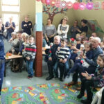 20.1.2017 Masłów. Zespół Szkół im. Jana Pawła II, przedstawienie dla babć i dziadków, ostrzegające przed próbami wyłudzeń metodą "na wnuczka". 20.1.2017 Masłów. Zespół Szkół im. Jana Pawła II, przedstawienie dla babć i dziadków, ostrzegające przed próbami wyłudzeń metodą "na wnuczka". Policja uczulała na próby oszustw. / Wojciech Habdas / Radio Kielce