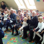 20.1.2017 Masłów. Zespół Szkół im. Jana Pawła II, przedstawienie dla babć i dziadków, ostrzegające przed próbami wyłudzeń metodą "na wnuczka". 20.1.2017 Masłów. Zespół Szkół im. Jana Pawła II, przedstawienie dla babć i dziadków, ostrzegające przed próbami wyłudzeń metodą "na wnuczka". Policja uczulała na próby oszustw. / Wojciech Habdas / Radio Kielce