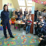 20.1.2017 Masłów. Zespół Szkół im. Jana Pawła II, przedstawienie dla babć i dziadków, ostrzegające przed próbami wyłudzeń metodą "na wnuczka". 20.1.2017 Masłów. Zespół Szkół im. Jana Pawła II, przedstawienie dla babć i dziadków, ostrzegające przed próbami wyłudzeń metodą "na wnuczka". Policja uczulała na próby oszustw. / Wojciech Habdas / Radio Kielce