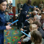 20.1.2017 Masłów. Zespół Szkół im. Jana Pawła II, przedstawienie dla babć i dziadków, ostrzegające przed próbami wyłudzeń metodą "na wnuczka". 20.1.2017 Masłów. Zespół Szkół im. Jana Pawła II, przedstawienie dla babć i dziadków, ostrzegające przed próbami wyłudzeń metodą "na wnuczka". Policja uczulała na próby oszustw. / Wojciech Habdas / Radio Kielce