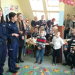 20.1.2017 Masłów. Zespół Szkół im. Jana Pawła II, przedstawienie dla babć i dziadków, ostrzegające przed próbami wyłudzeń metodą "na wnuczka". 20.1.2017 Masłów. Zespół Szkół im. Jana Pawła II, przedstawienie dla babć i dziadków, ostrzegające przed próbami wyłudzeń metodą "na wnuczka". Policja uczulała na próby oszustw. / Wojciech Habdas / Radio Kielce