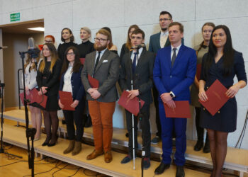 26.1.2017 Kielce. Wręczenie studentom UJK stypendiów ministra nauki i szkolnictwa wyższego / Magdalena Nowak / Radio Kielce