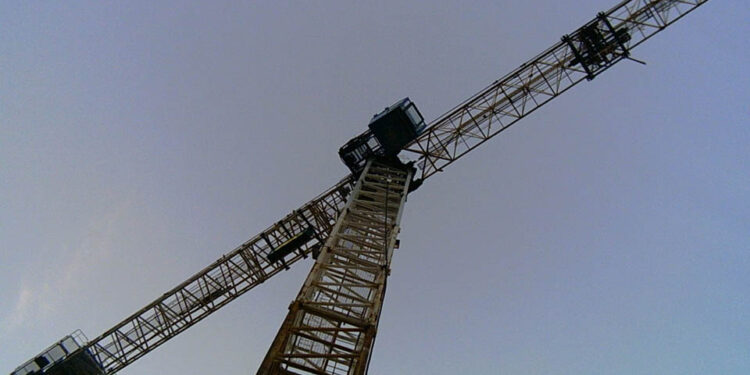 Dźwig, budowa. / morgueFile free photo