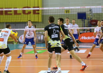 07.11.2015. 2. kolejka PlusLigi siatkarzy: Effector Kielce - Lotos Trefl Gdańsk / Kamil Król / Radio Kielce