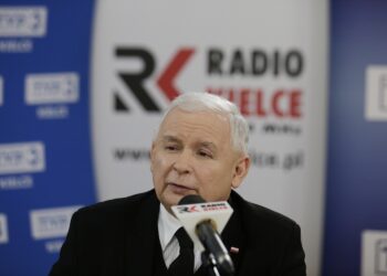 16.01.2017 Starachowice. Prezes PiS Jarosław Kaczyński podczas wywiadu dla Radia Kielce. / Radio Kielce