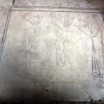 Zabytki Muzeum Regionalnego w Wiślicy. Płyta Orantów z XII wieku / Krzysztof Żołądek / Radio Kielce