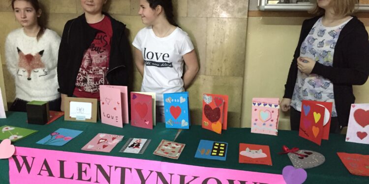 Walentynkowe kartki szansą dla chorej - Radio Kielce Grażyna Szlęzak - Wójcik / Radio Kielce