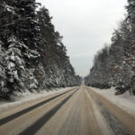 13.1.2017 Droga do Zagnańska. Trudne warunki na drogach / Robert Felczak / Radio Kielce