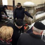 22.01.2017 Kielce. Straż Miejska pokazywała jak rozpalać piec / Robert Felczak / Radio Kielce