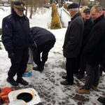 22.01.2017 Kielce. Straż Miejska pokazywała jak rozpalać piec / Robert Felczak / Radio Kielce