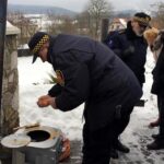 22.01.2017 Kielce. Straż Miejska pokazywała jak rozpalać piec / Robert Felczak / Radio Kielce
