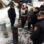 22.01.2017 Kielce. Straż Miejska pokazywała jak rozpalać piec / Robert Felczak / Radio Kielce